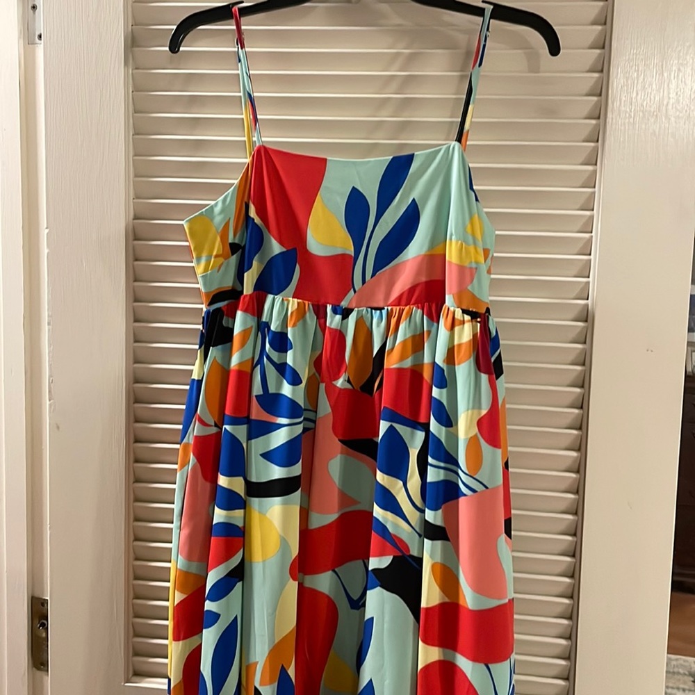 Super cute maxi dress! Size L. Bright colors!